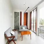 Kmanda House