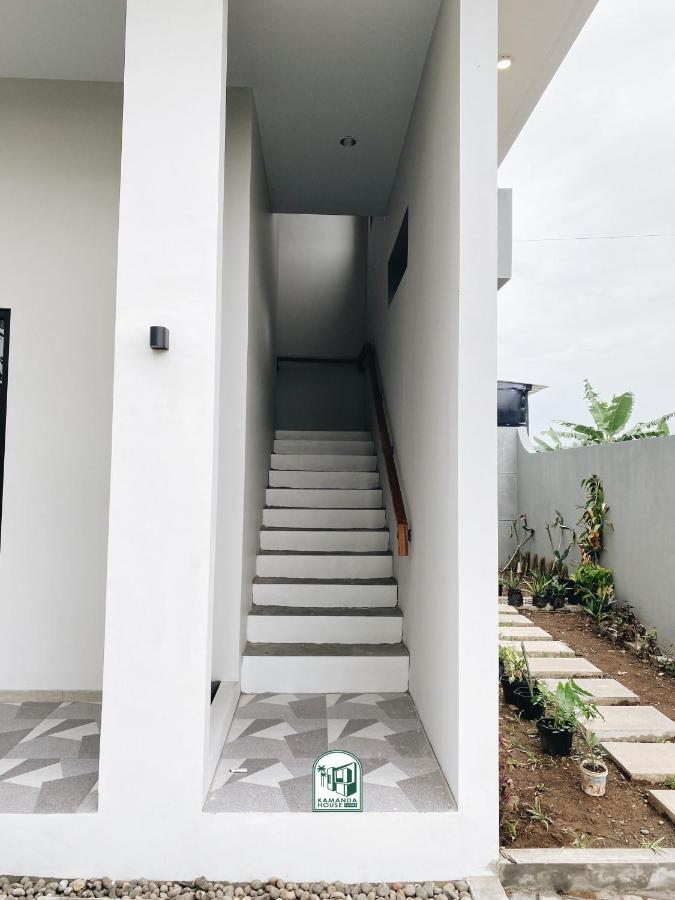 Kmanda House