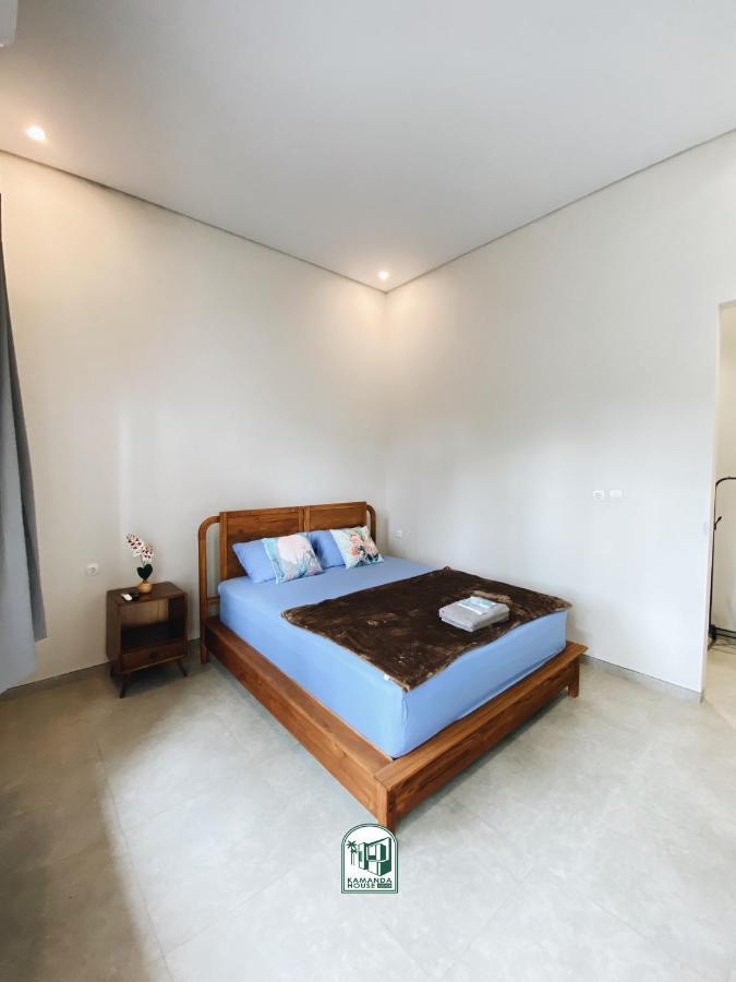 Kmanda House
